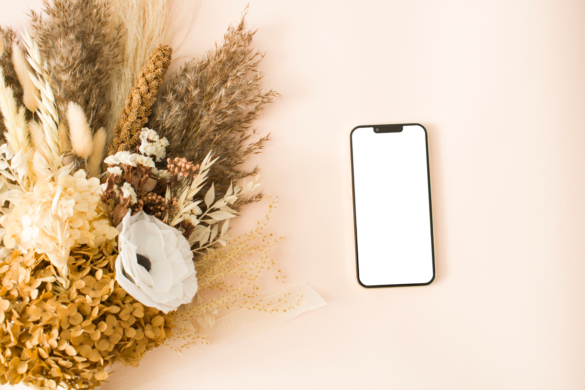 Electronic phone mockup with flowers